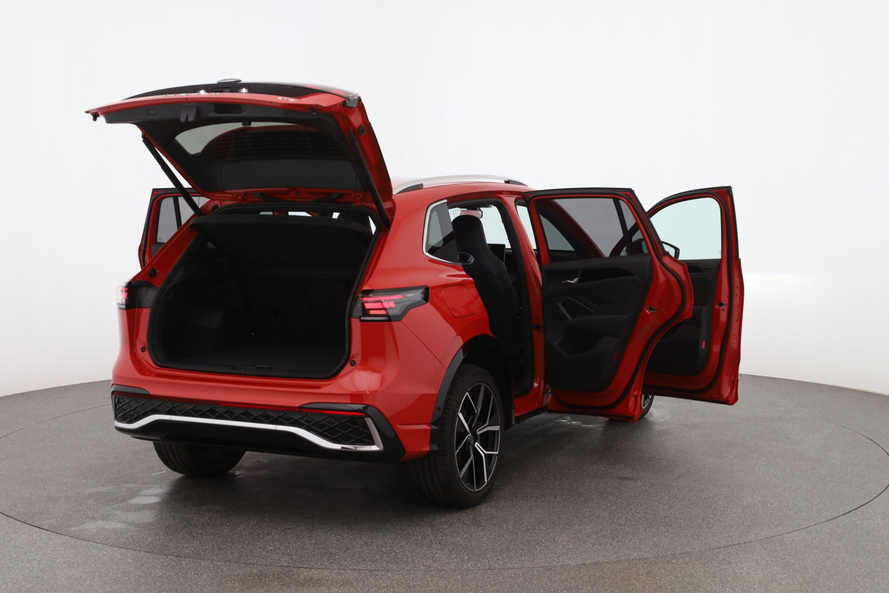 VW Tiguan R-Line eTSI DSG