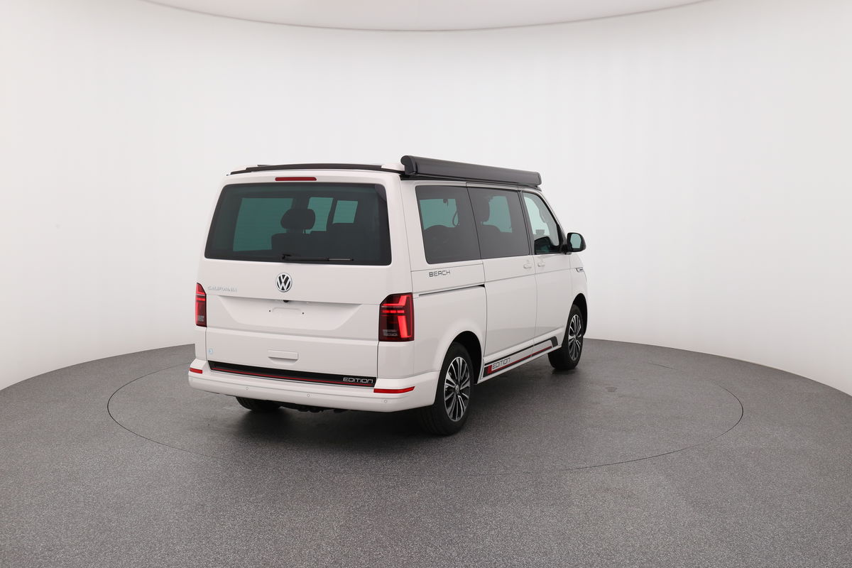 California Beach Edition Camper Heckansicht seitlich (Beifahrer)