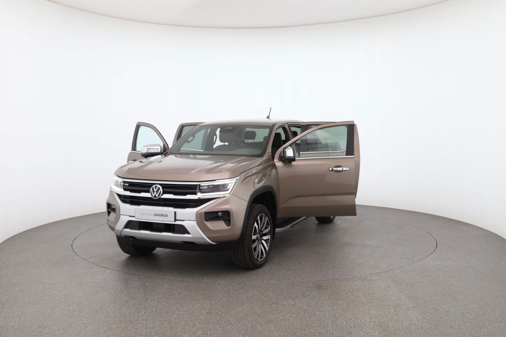 Amarok Aventura Frontansicht seitlich (Fahrer)