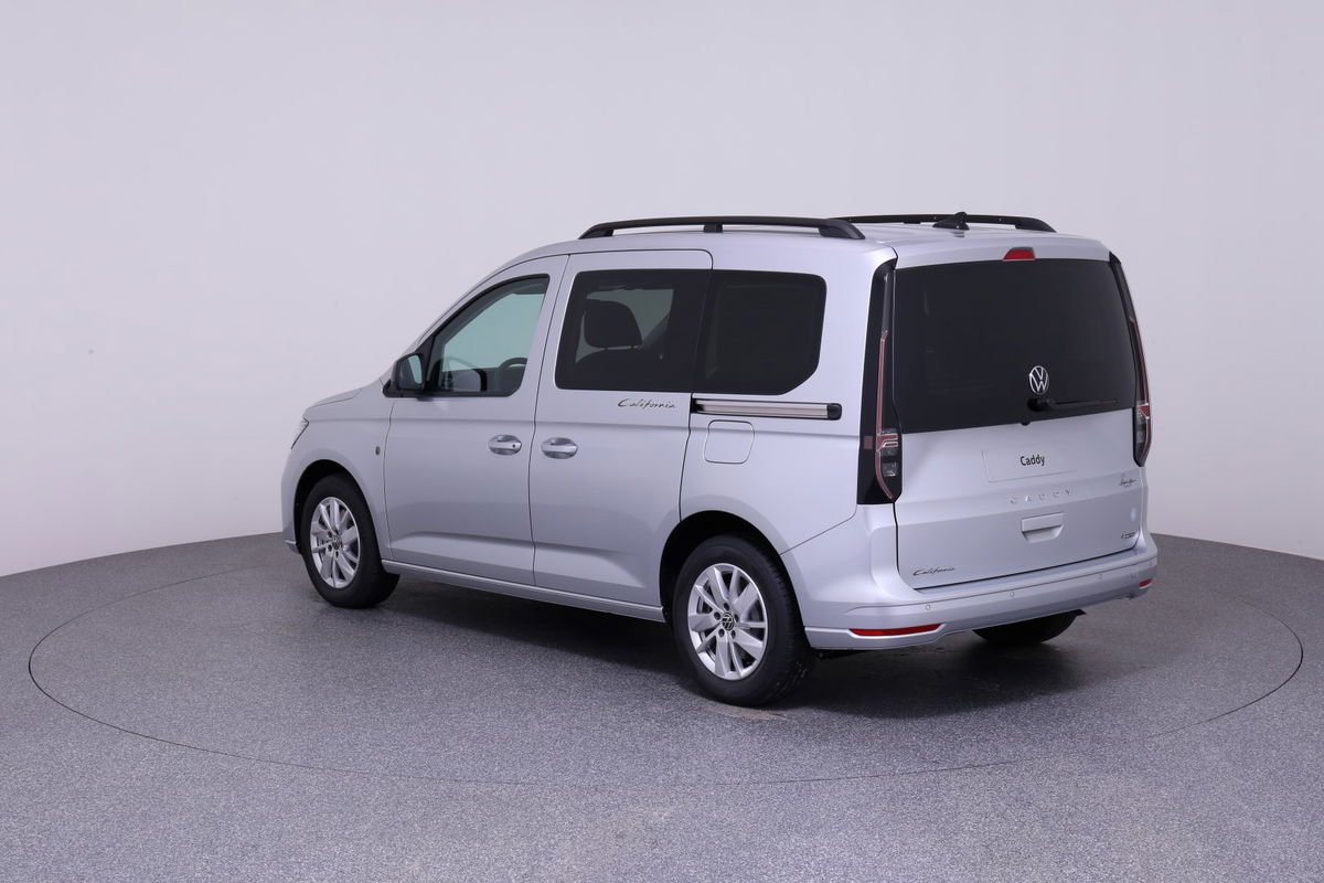 Caddy California Camper TDI 4MOTION Heckansicht seitlich (Fahrer)