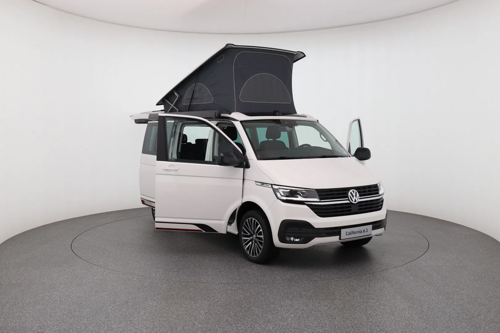 California Beach Edition Camper 4M Frontansich seitlich (Beifahrer)