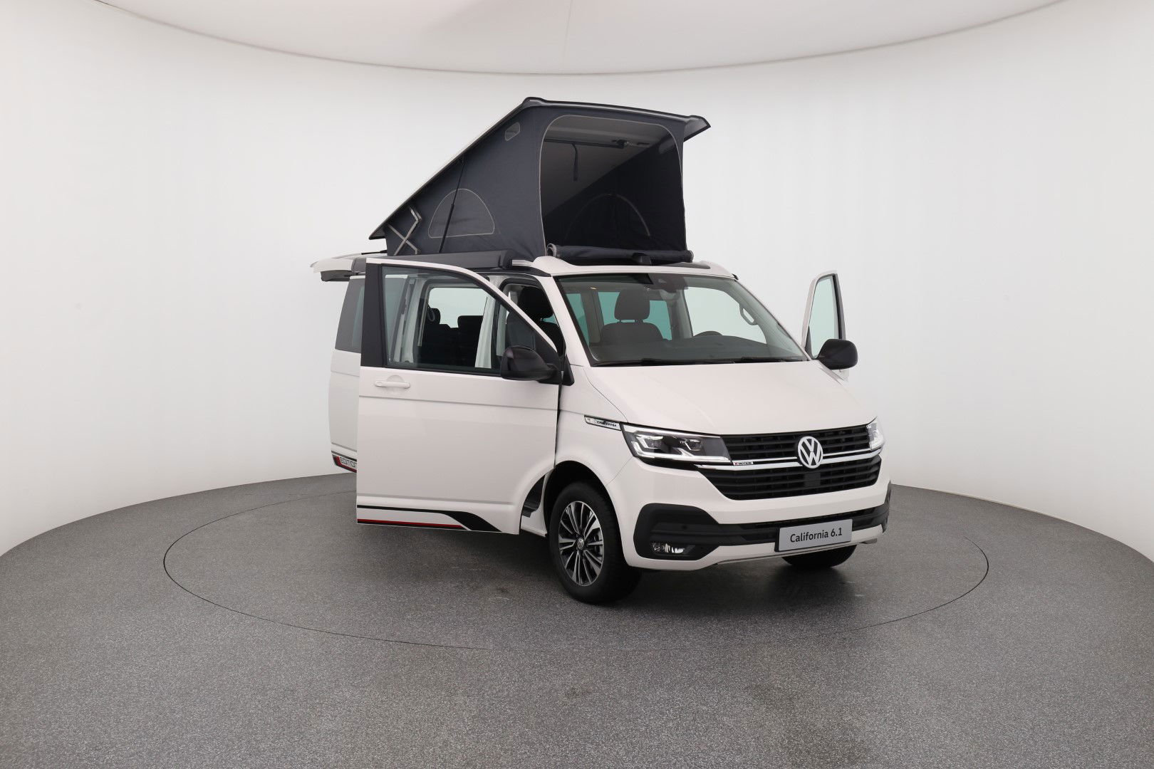 California Beach Edition Camper 4M Frontansich seitlich (Beifahrer)