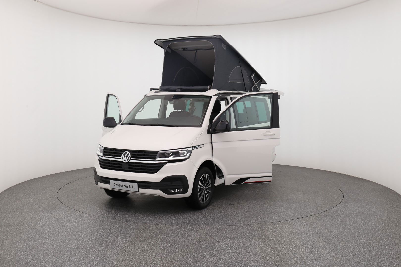 California Beach Edition Camper 4M Frontansicht seitlich (Fahrer)