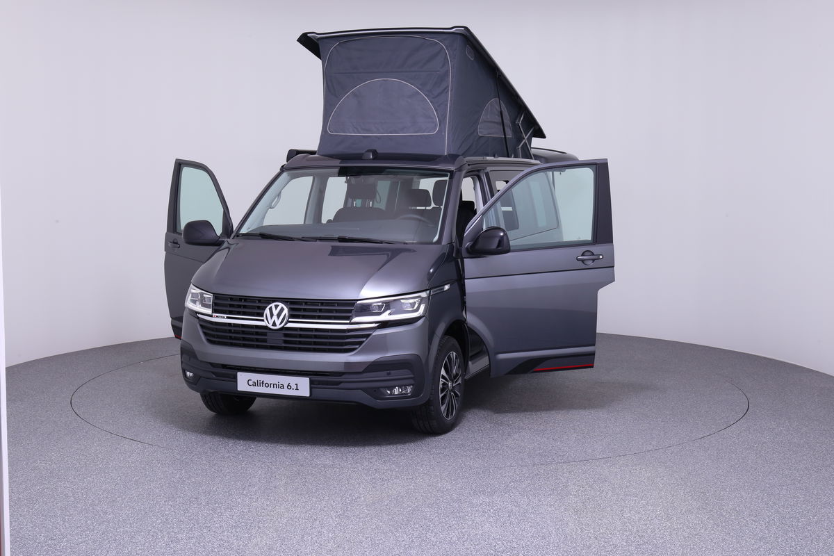 California Beach Edition Camper 4M Frontansicht seitlich (Fahrer)