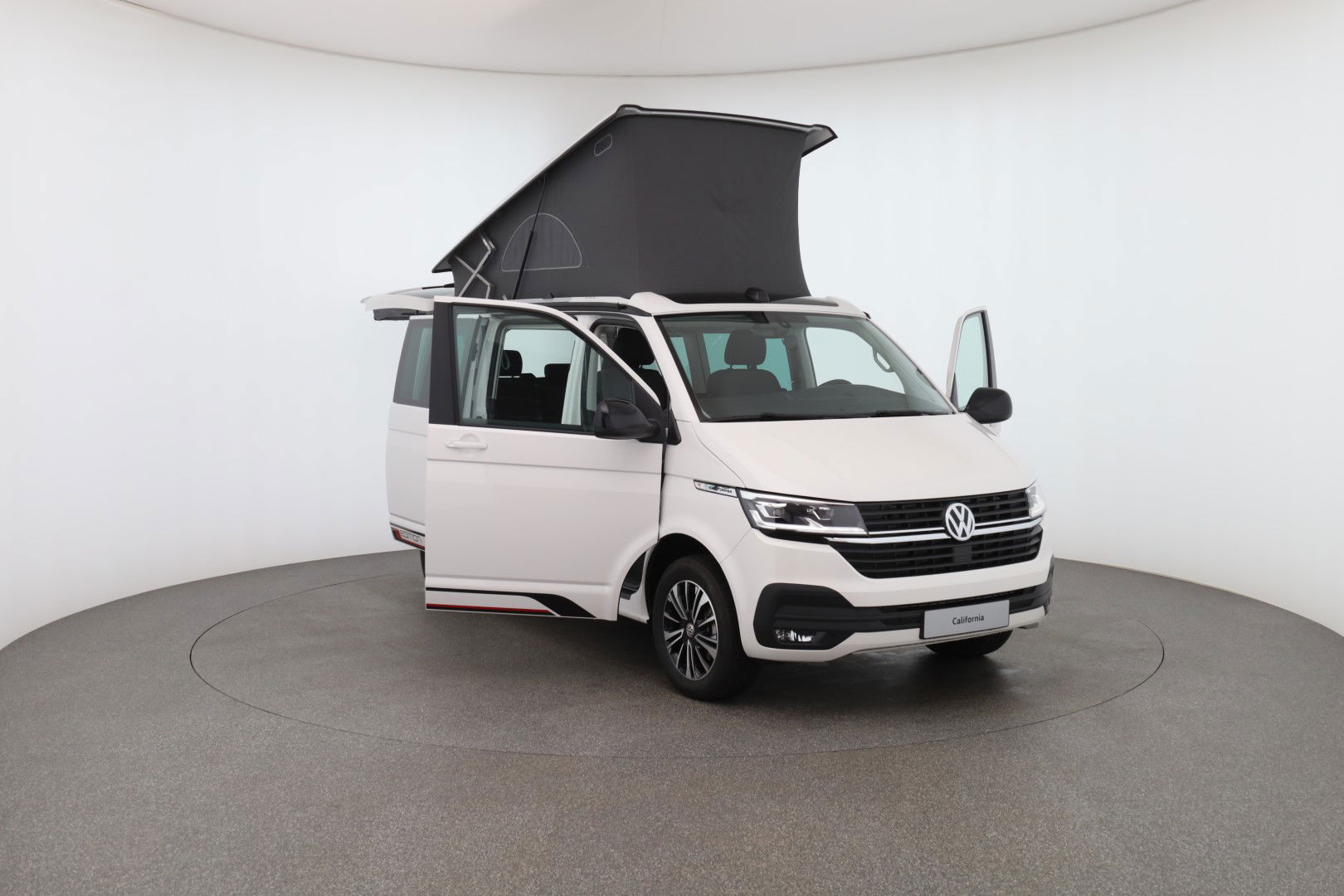 California Beach Edition Camper TDI Frontansich seitlich (Beifahrer)