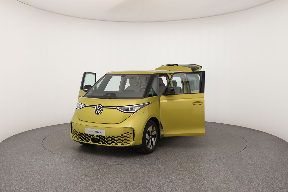 ID BUZZ Pro 150KW Frontansicht seitlich (Fahrer)