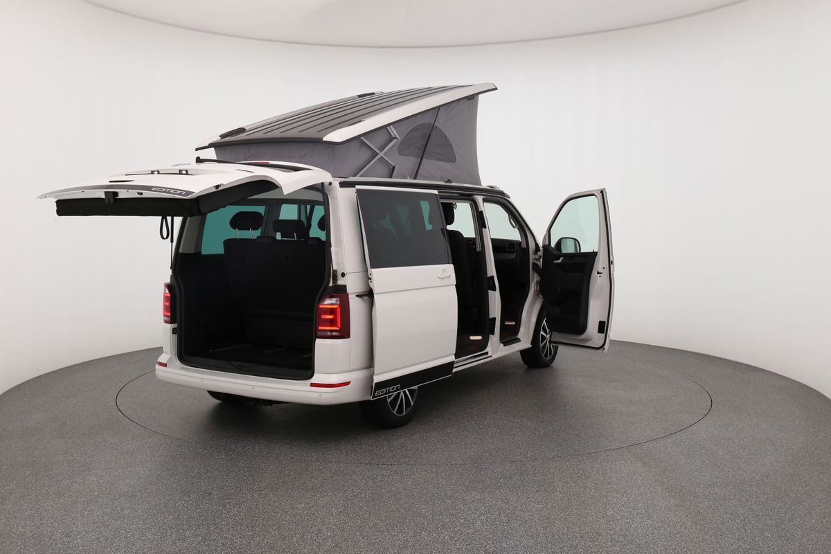 T6 California Beach Edition Heckansicht seitlich (Beifahrer)