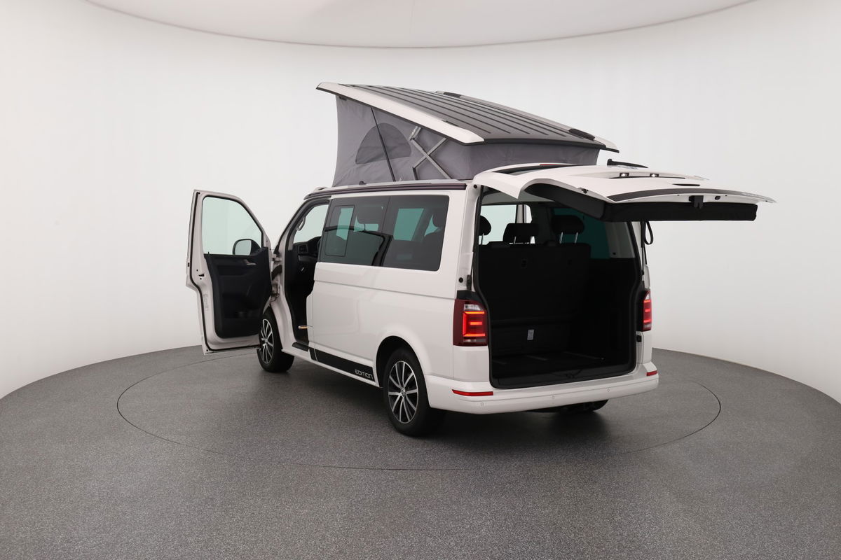 T6 California Beach Edition Heckansicht seitlich (Fahrer)