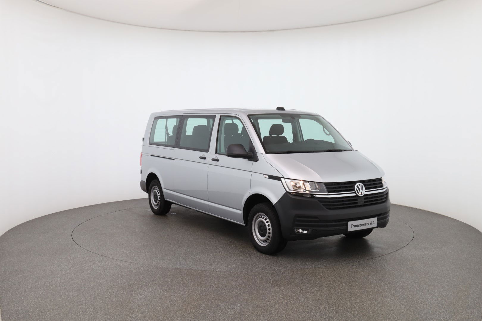 T6.1 Transporter Kombi LR TDI Frontansich seitlich (Beifahrer)